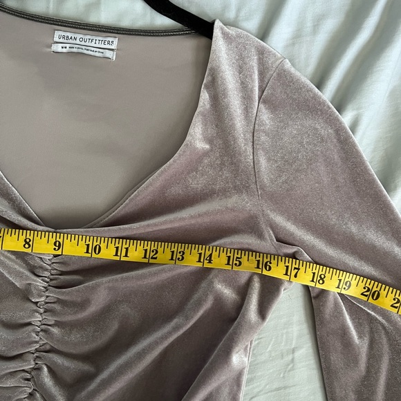 Urban Outfitters Marie Cinched V-Neck Velvet Top size M Medium - Picture 10 of 13